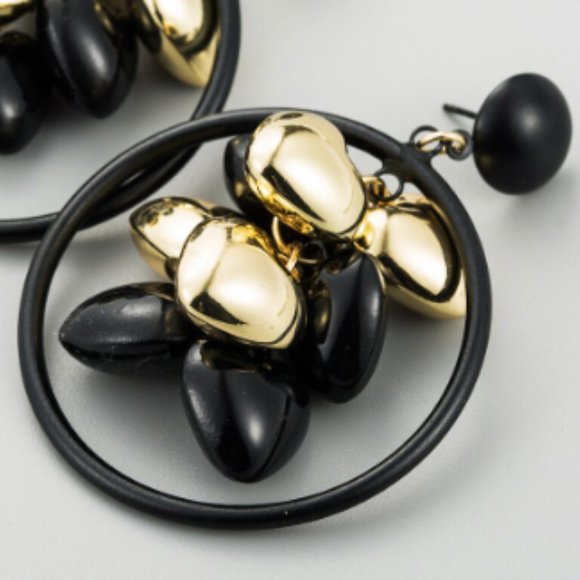 Tassel circular black hoop earrings - Picture 4 of 8